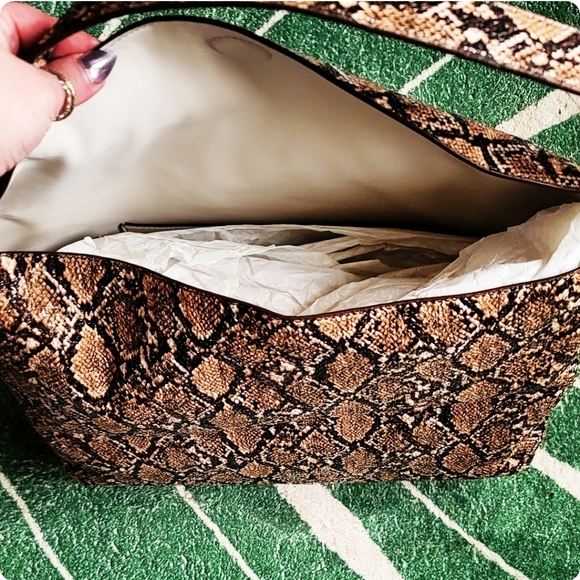🐍 NWT DKNY Tania Hobo Bag in Python 🐍 - Picture 8 of 14